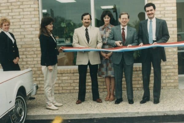 Ribbon cutting ceremony for new Livingston location, 1986